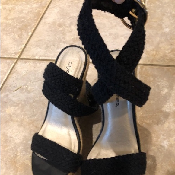 Black wedge - Picture 2 of 3